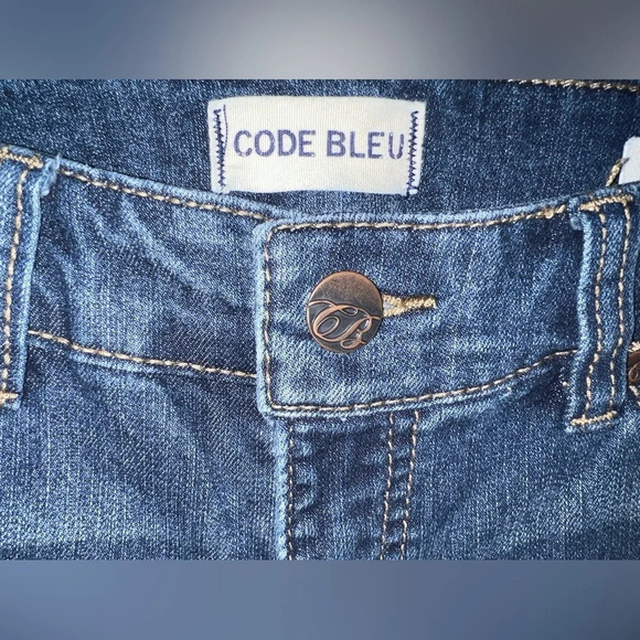 Code Bleu,8, Gwen,straight leg,studded medium wash, mid rise 5pocket, logo denim - Picture 4 of 9